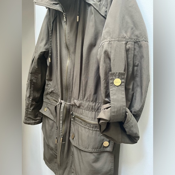 Very versatile & stylish mid length utility Kenneth Cole green khaki jacket. - Picture 2 of 7